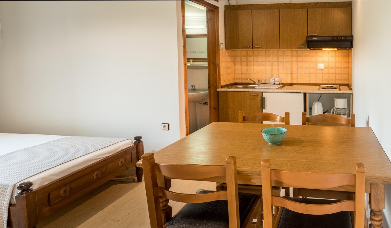 Merabello Apartments Agia Marina  Екстер'єр фото