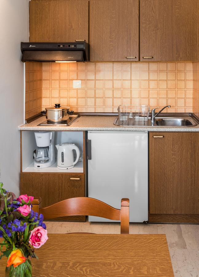 Merabello Apartments Agia Marina  Екстер'єр фото